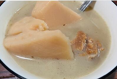 <b>花生焖猪弯弯 做法步骤</b>