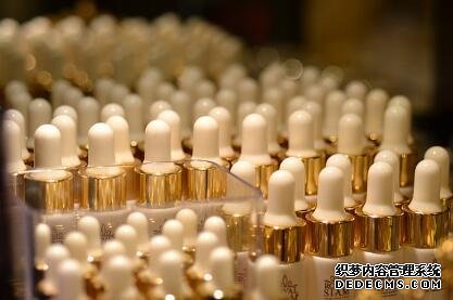 <b>化妆品进眼睛里怎么办</b>